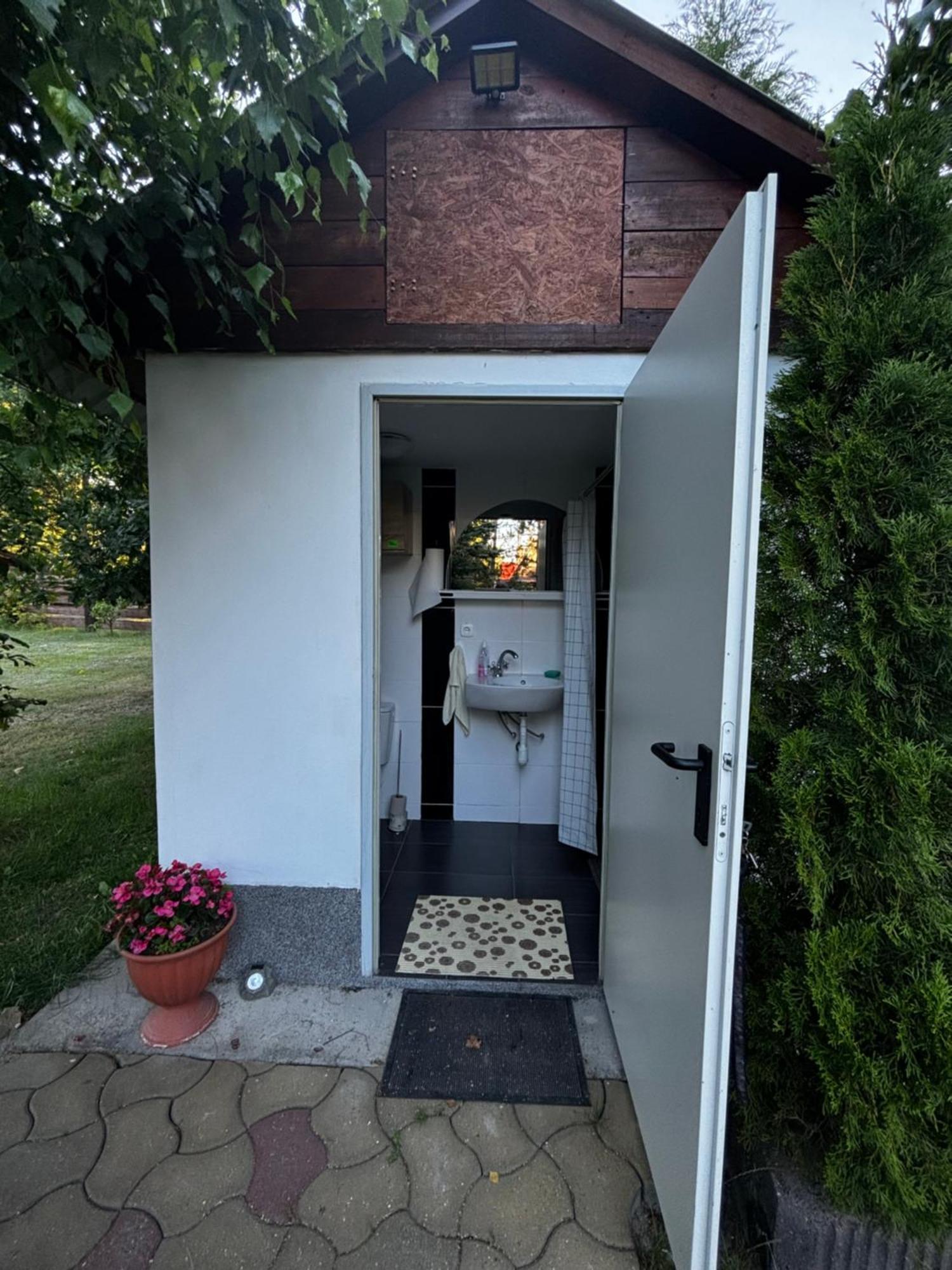 Letniskowy Nad Jeziorem Piaseczno Holiday home *